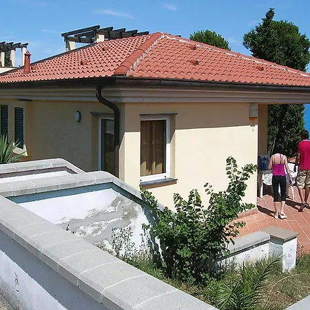 In With Pool Apartmán Cogoleto