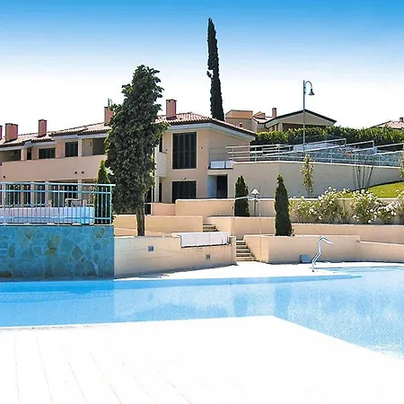 In With Pool Apartmán