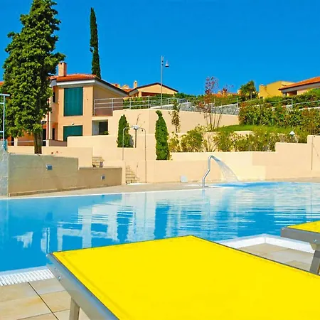 In With Pool Apartmán