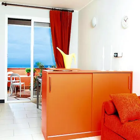 Apartmán In With Pool